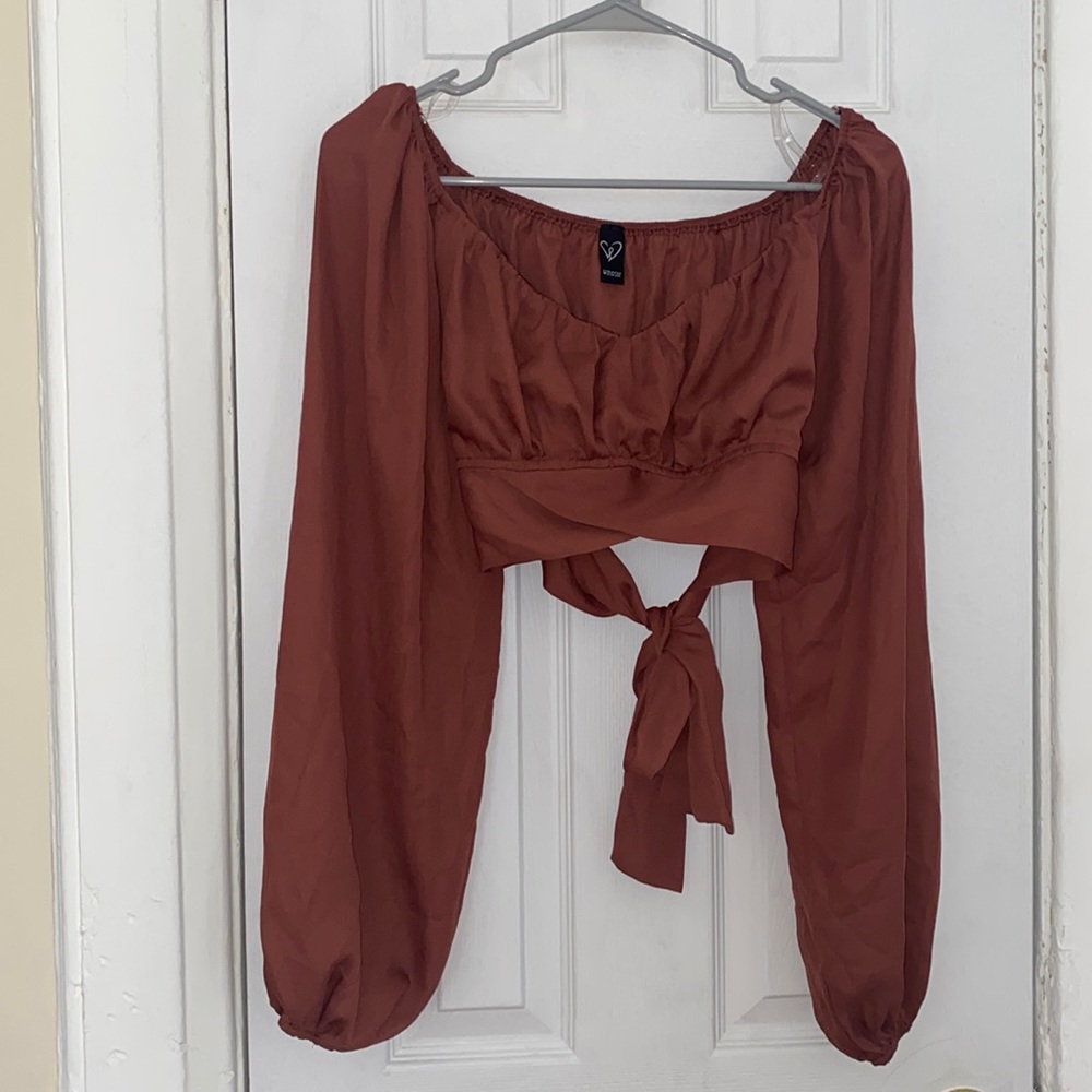 Medium sized cropped blouse that ties in the back